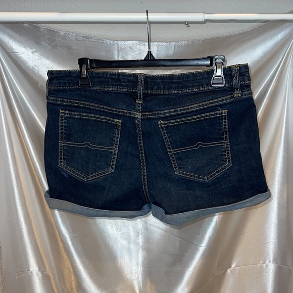 Arizona Shorts - Picture 2 of 3